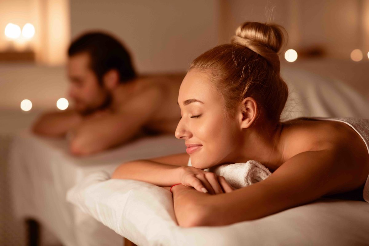 https://rkgdeal.com/uploads/17297744404930Couples-Massage-Explained-ClassPass-1200x800-Copy-Copy-Copy.jpg